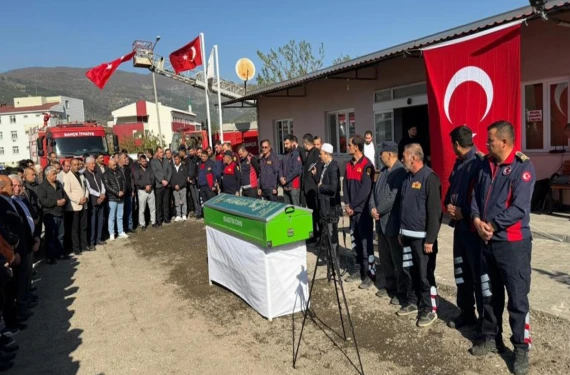 Memleketinde toprağa verildi