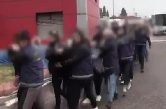 Duvardaki yazılar şoke etti!