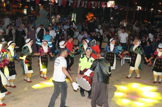 Binlerce kişi bir araya geldi