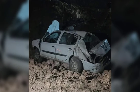 Araç kontrolden çıkıp şarampole devrildi...