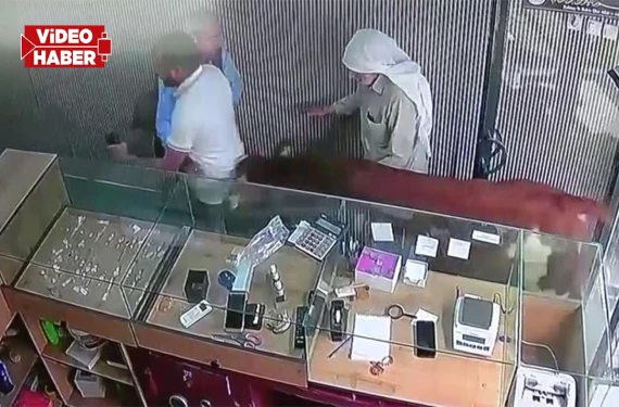 Kuyumcuya 'boynuzlu' baskın!