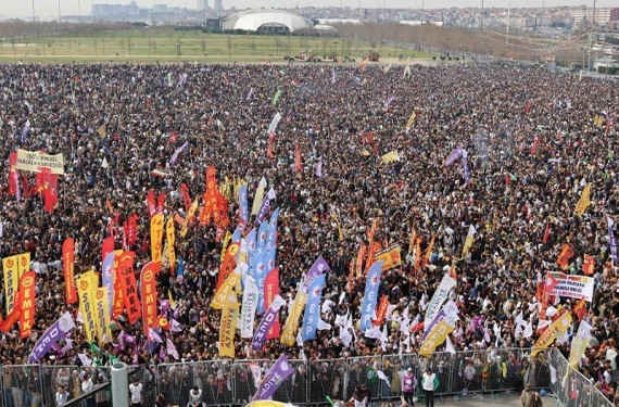Terörist lideri Öcalan'ın posterleri açılmıştı
