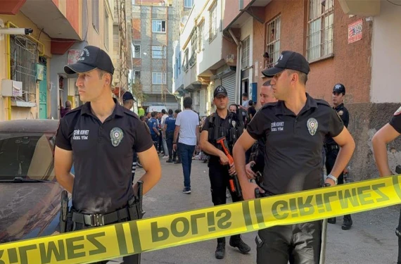 Boşanma aşamasındaki eşini öldürüp intihar etti