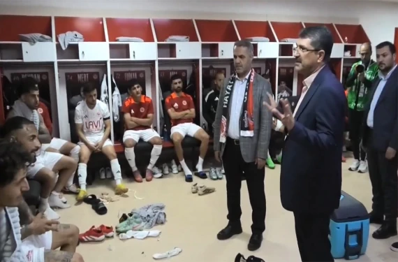 Yenilgi sonrası apar topar soyunma odasına gitti!