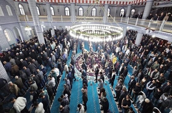 Binlerce kişi namazda buluştu