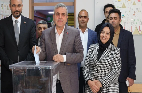 Kime teşekkür etti?
