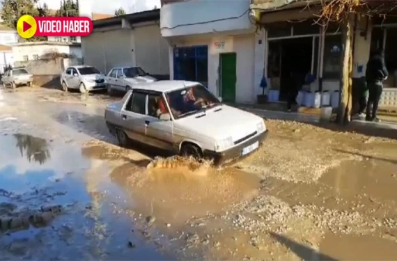 Yollar çamur gölüne döndü