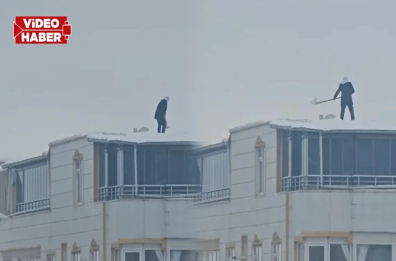 Metrelerce yükseklikte kar temizledi