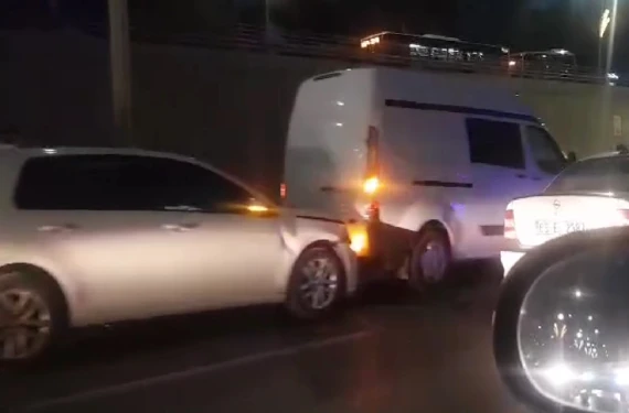 Peş peşe çarpıştılar