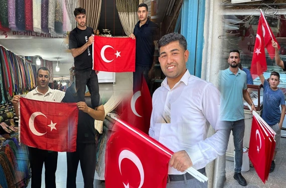 Esnaf ve vatandaşa bayrak dağıtıldı