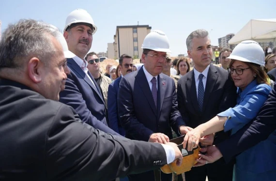 Bakan Tunç deprem bölgesinde!