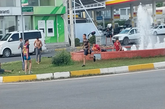 Kimseye aldırmadılar