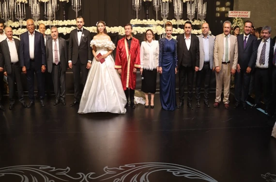 Paralar havada uçuştu