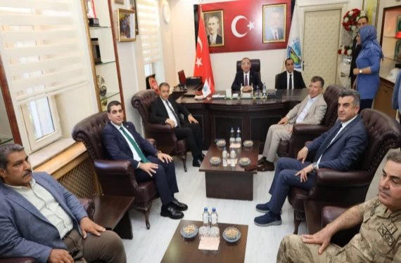 Yüzüne karşı eleştirdiler