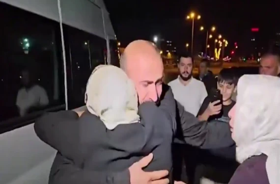 Emine Şenyaşar yıllar sonra oğluna kavuştu