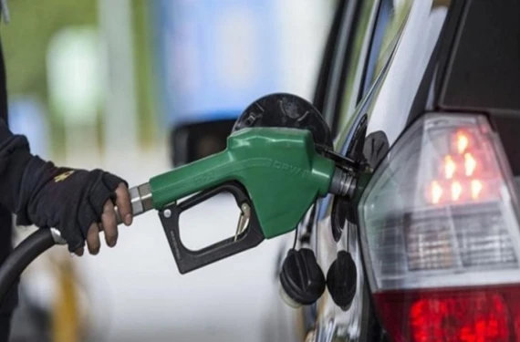 Benzine zam yolda
