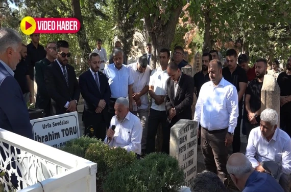 Mezarı başında anıldı