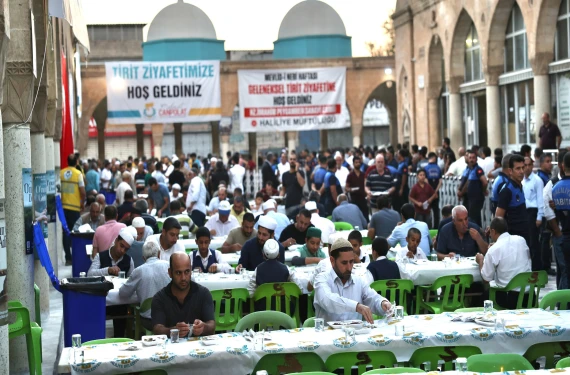 Binlerce vatandaşa tirit ikramı