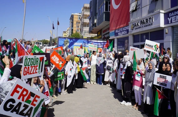 “Barış kadınla mümkün”