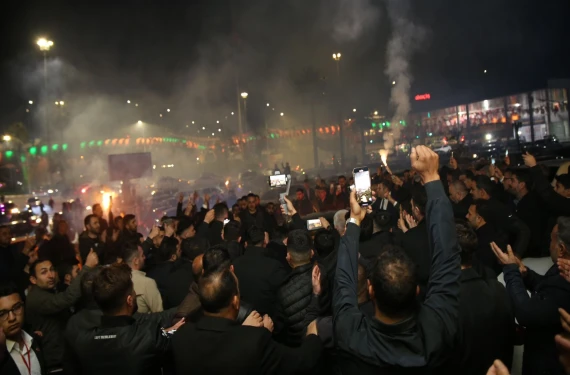 Miting gibi karşılama