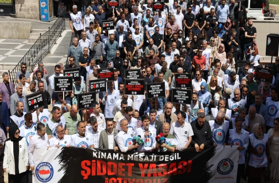 İş bırakıp kalem kırdılar