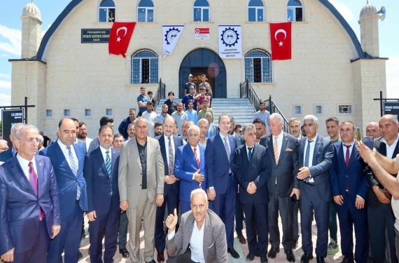 Cami açılışına katılan isimler dikkat çekti