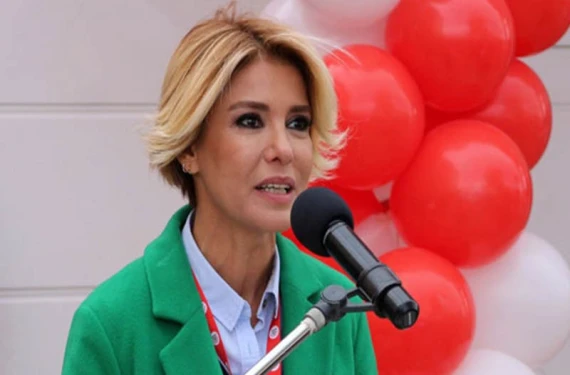 Gülben Ergen’den Bakan Memişoğlu’na olay gönderme: