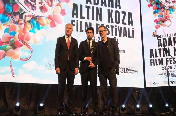 Ödülünü Nuri Bilge Ceylan verdi