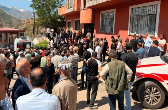 Aile katliamında 4 kişi öldü