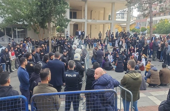 2 polis de yaralanmıştı