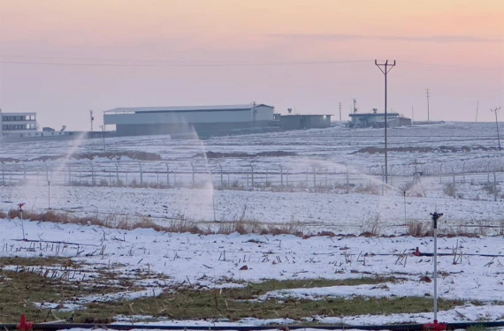 Karla kaplı arazide kaçak trafoyla sulama
