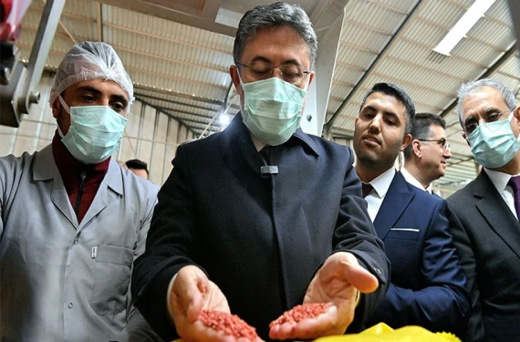 Bir dizi ziyaret gerçekleştirdi
