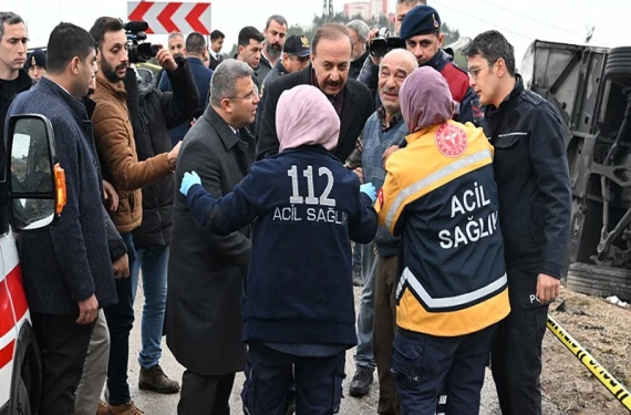 Yolcu otobüsü devrildi!