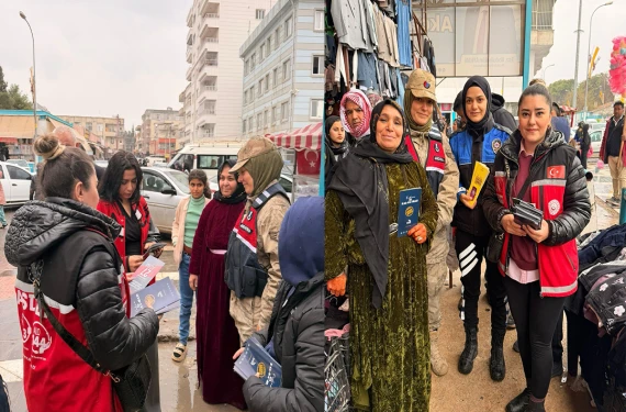 Broşür dağıtıldı