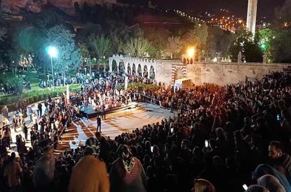 Bin aydan daha hayırlı gece