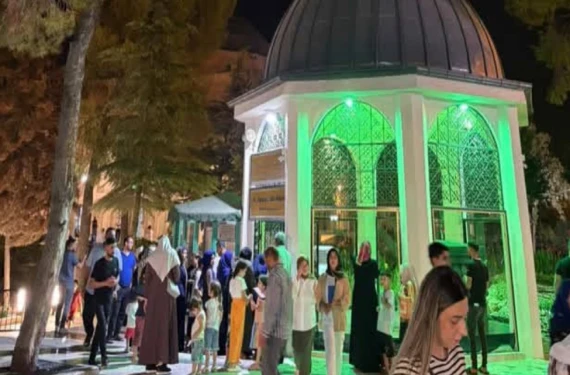 İbadethanelere akın ettiler