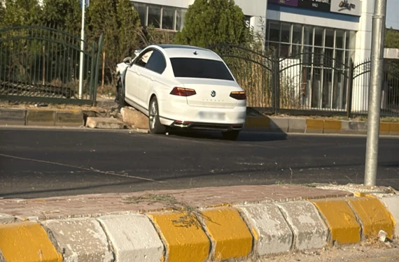 Otomobil refüje çıktı