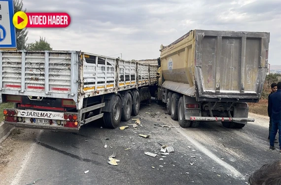 Kamyon ile tır çarpıştı