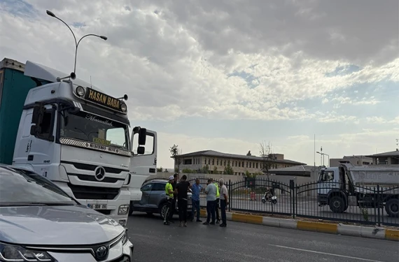 Tır ile otomobil çarpıştı