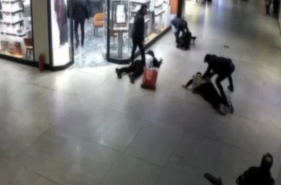 AVM'de nefes kesen operasyon