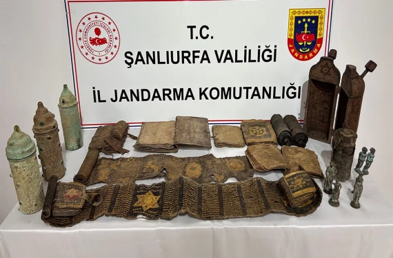 Gizemli heykel ve kitabeler…