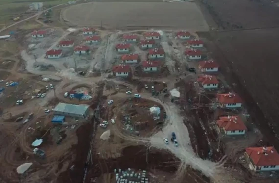 Şanlıurfa Valisi deprem konutlarında...