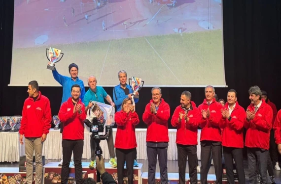 Ödül komşudan geldi