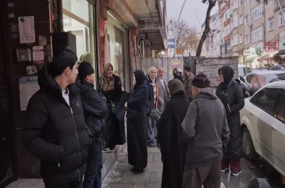 Mağdurlar dükkan önünde isyan etti