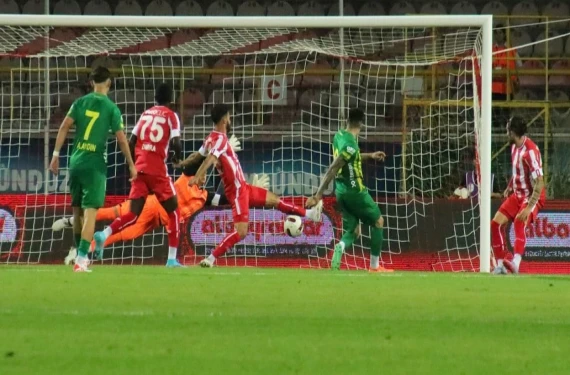 1. Lig'de 9 maç aynı anda oynandı: