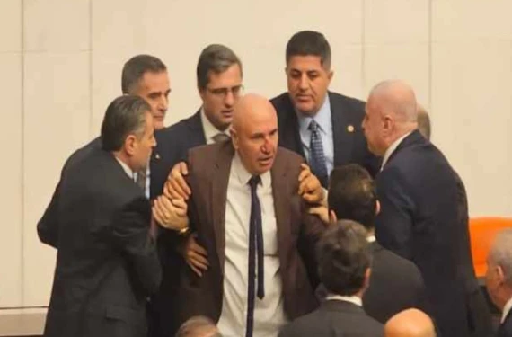 TBMM'de yumruklu kavga!
