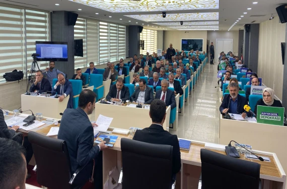 Yerine kayyum atanan başkan da katıldı