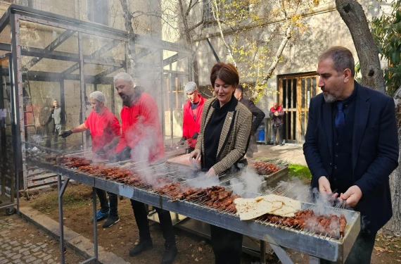 Ekonomi berbat enflasyon coşmuş Meclis’tekilere ne!