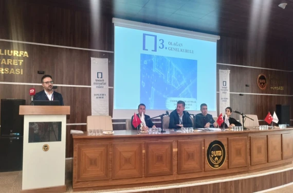 İki liste yarışıyor