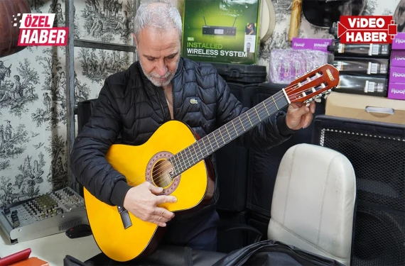 Hem tamir ediyor hem çalıyor